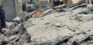 انهيار مبنى مأهول بالسكان في مصر ونجاة أطفال بينهم رضيع بأعجوبة (صور)