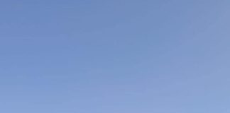 الجيش الإسرائيلي يلقي قنابل مضيئة فوق الموقع الذي استحدثه بين بلدتي حولا ومركبا