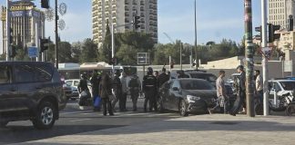 دراجة نارية صدمت سيارة من سيارات موكب نتنياهو قرب القدس.. ولم يصب الأخير بأي أذى