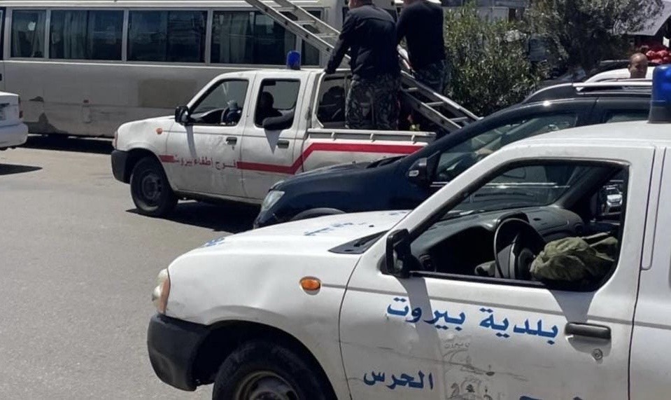 *إزالة الشعارات والصور عن الأملاك العامة في بيروت*