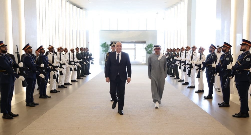 *بالصور: لحظات وصول الرئيس جوزاف عون إلى الإمارات واستقباله الرسمي من وزير الخارجية ومسؤولين إماراتيين*