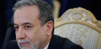 عراقجي في عُمان لإجراء محادثات بشأن الملف النووي مع الولايات المتحدة