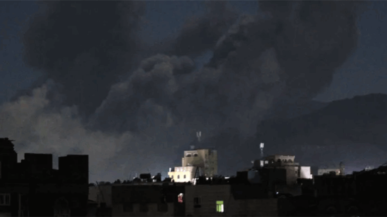 قتلى وجرحى في غارات أميركية استهدفت حيا سكنيا بمدينة الحديدة