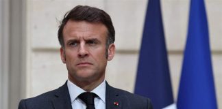 ماكرون يدعو عباس إلى استبعاد حماس وإصلاح السلطة الفلسطينية