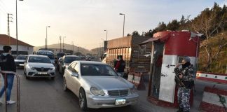 عند حاجز ضهر البيدر… توقيف مطلوب و23 شخصًا آخرين