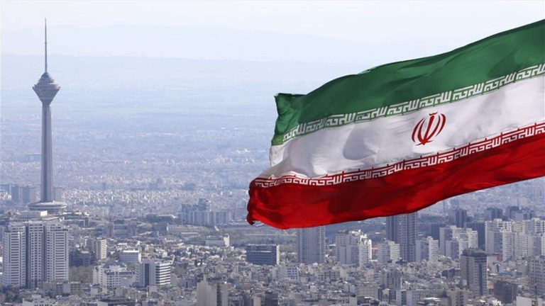 إيران تحتجز سفينتين ترفعان علم تنزانيا تنقلان “وقودا مهربا” في الخليج