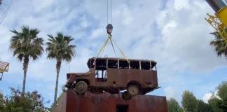 بوسطة عين الرمانة في حديقة متحف نابو… “تحفيزا لكتابة تاريخ حرب لبنان”