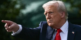 ترامب يبحث في اتصال هاتفي مع سلطان عُمان سبل دعم المحادثات مع إيران