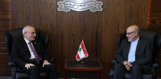 وزير الدفاع استقبل السفير الايراني وعرض مع زواره للاوضاع العامة