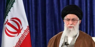 “شرق” الإيرانية تعتذر لخامنئي وتفرض عقوبة ذاتية بالتوقف عن الصدور