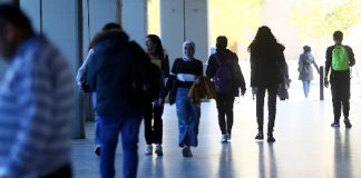 تسوية مخالفات دكاكين الجامعات: بيع شهادات لـ 6000 طالب!