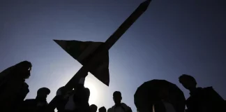 إعلام عبري: الدفاعات الأميركية اعترضت صاروخاً أطلق من اليمن