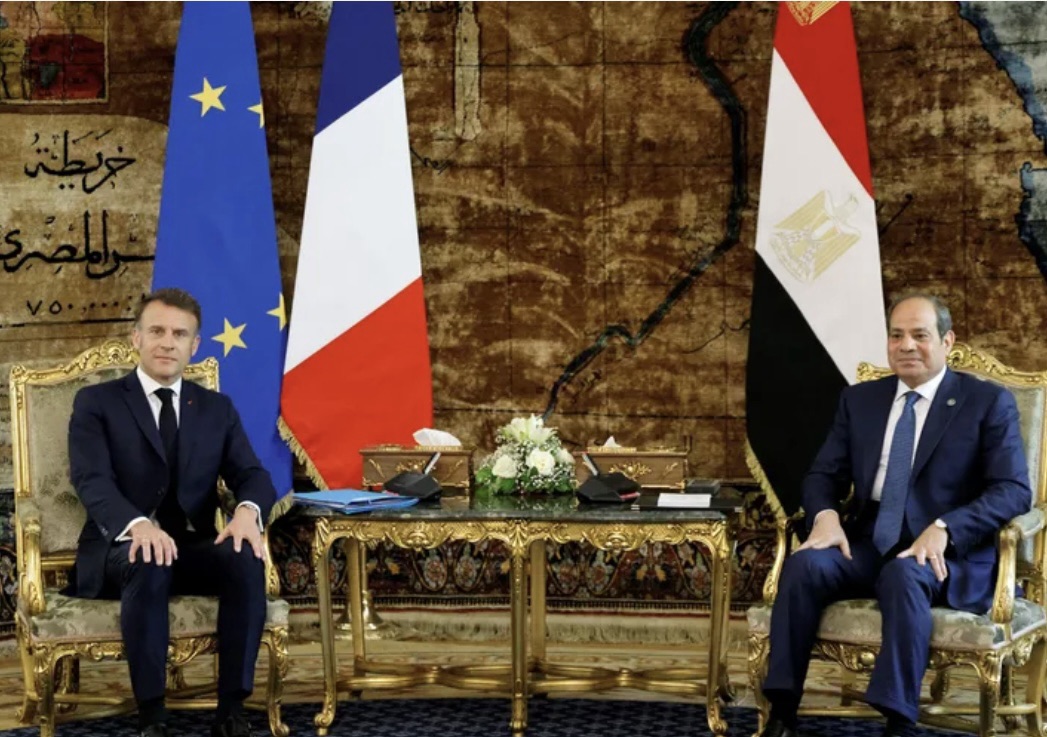 *السيسي يستقبل ماكرون في قصر الاتحادية*