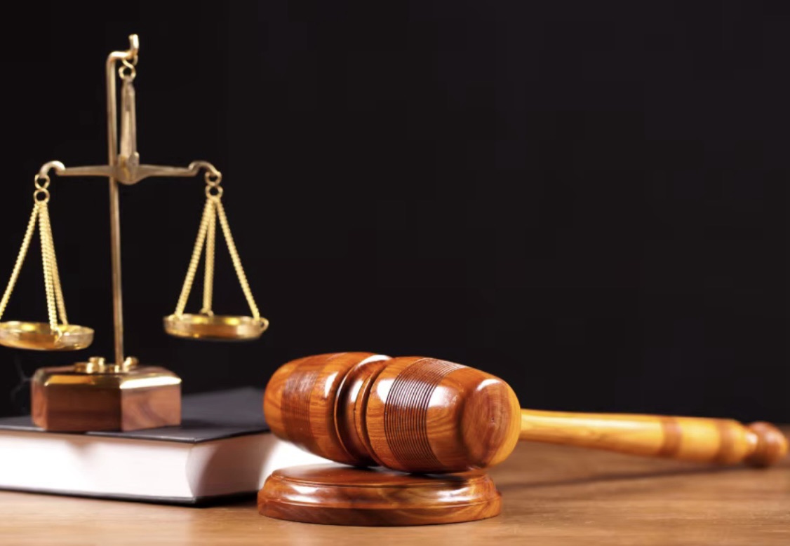 *الجديد: قاضي التحقيق الأول في بيروت بلال حلاوي يصدر مذكرة توقيف وجاهية بحق كريم سلام شقيق وزير الاقتصاد السابق امين سلام ويستدعي عددا من الشهود للمثول امامه يوم الخميس*