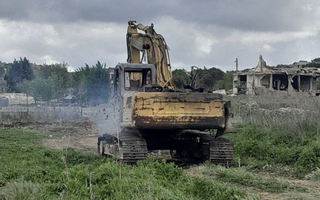 *غارة’ من مسيرة’ إسرائيلية’ تستهدف حفارة في بلدة عيتا الشعب*