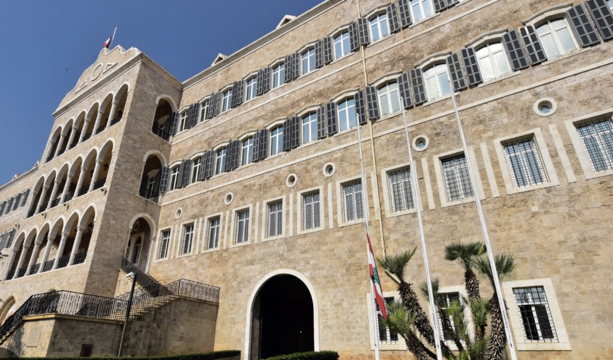 *معلومات mtv: هناك توجّه لإجراء جلسة لمجلس الوزراء صباح الغد إن لم ينته البحث اليوم في دراسة مشروع قانون إصلاح المصارف*