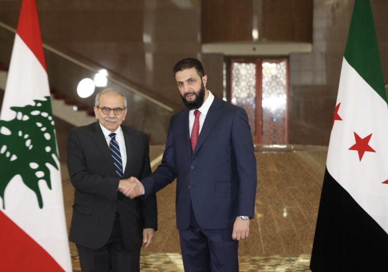 *بالصور: اللقاء الأول بين سلام والشرع*