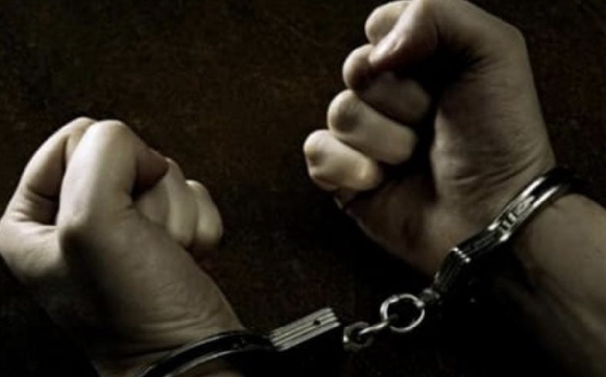 *سارق بطاريات في قبضة الأمن*