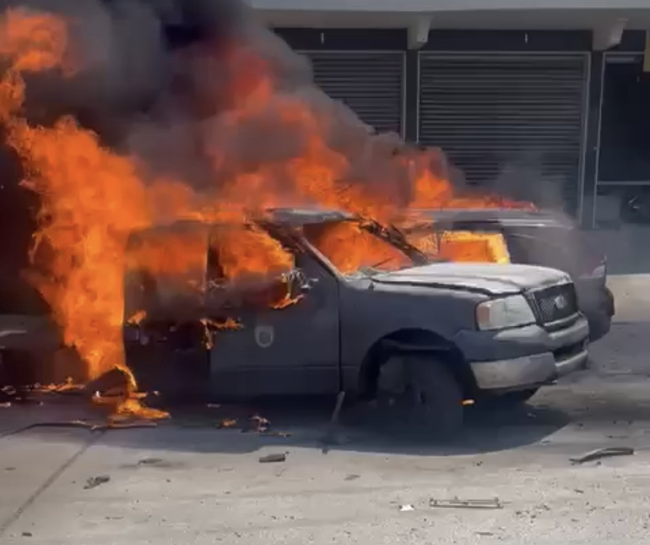 *المعلومات قيد المتابعة) سقوط إصابات جراء انفجار ذخائر’ كانت منقولة في آلية تابعة للجيش اللبناني على طريق عام القصيبة – بريقع من دون ان يحسم سبب الإنفجار’ حتى الآن*