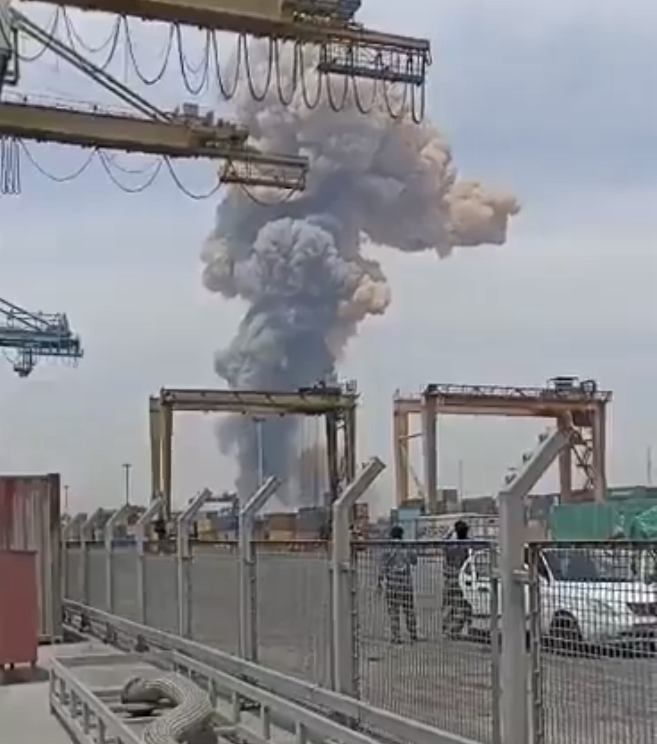 *الانفجار في ميناء بندر عباس بإيران’ وقع في خزان للوقود وأسباب الحادث غير معروفة بعد (تسنيم)*