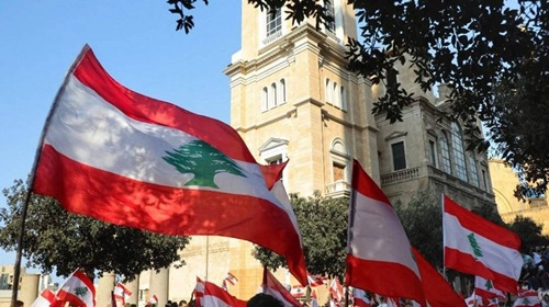 lebanonflagsmany