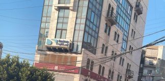 أصحاب التوكتوك يقطعون ساحة كرامي في طرابلس احتجاجاً على حجز بعض المركبات