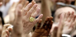 “خاتم الصياد”.. لماذا يحطم خاتم البابا بعد وفاته؟