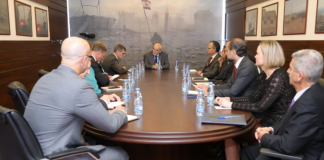 وزير الدفاع عرض مع 3 سفراء ووفد أميركي لدعم الجيش وتطبيق الـ1701