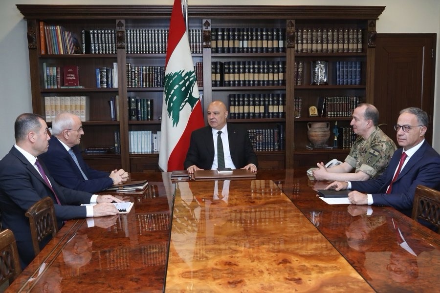 *انتهاء الاجتماع الأمني برئاسة عون: بحث في اعتداءات’ الجنوب وسحب سلاح المخيمات*