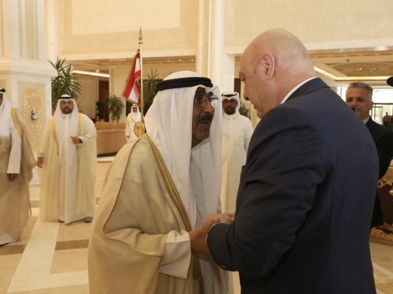 *أمير الكويت يعلن رفع التمثيل الديبلوماسي بين الكويت ولبنان بهدف تعزيز العلاقات للثنائية وإعادتها إلى وضعها الأمثل*