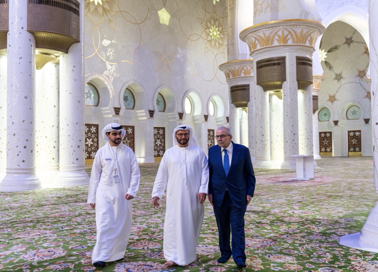 *بالصور : رئيس الوزراء اللبناني نواف سلام يزور متحف المستقبل وجامع الشيخ زايد الكبير في الإمارات*