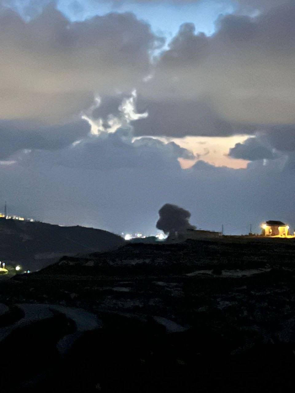 بالصورة- غارة معادية تستهدف بلدة جباع في قضاء النبطية