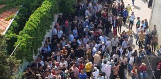 بالصورة حشود للمنتخبين أمام أحد مراكز الاقتراع في بلدة فنيدق – عكار