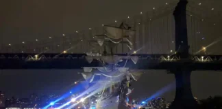 سفينة تدريب تابعة للبحرية المكسيكية تصطدم بجسر بروكلين في نيويورك