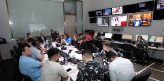 وزير الداخلية أحمد الحجار يتابع من غرفة العمليات تسليم صناديق الاقتراع استعداداً لانتخابات الجنوب والنبطية غداً