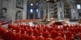 إغلاق أبواب كنيسة Sistine ومغادرة جميع الموظفين غير الأساسيين