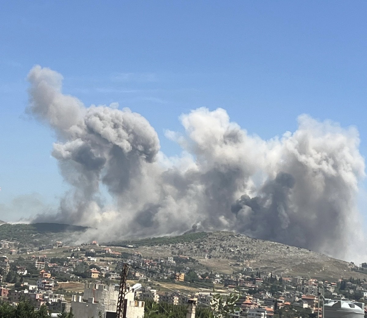 *وزارة الصحة: سقوط شهيد’ وإصابة ثمانية أشخاص بجروح جرّاء الغارات’ الإسرائيلية’ على النبطية*