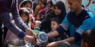 حماس: ندعو إلى الضغط بكل الوسائل لوقف العدوان والتجويع ولترفع الأصوات عالياً ضد الاحتلال