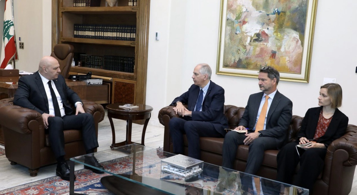 *من باريس الى بعبدا.. ماذا تضمنت رسالة ماكرون الى الرئيس عون*