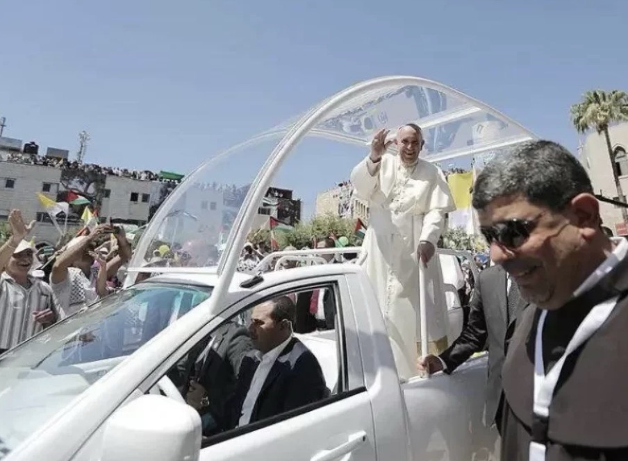 *من عطاء البابا فرنسيس… سيارته تصبح عيادة لإنقاذ أطفال غزة*