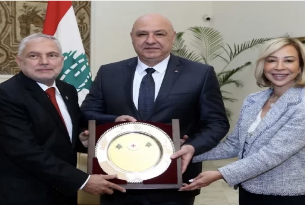 *الرئيس عون يُقدّم معاشه للصليب الأحمر: مهما تكلمنا لن نتمكن من أن نفيكم حقكم وحق تعبكم وتضحياتكم*