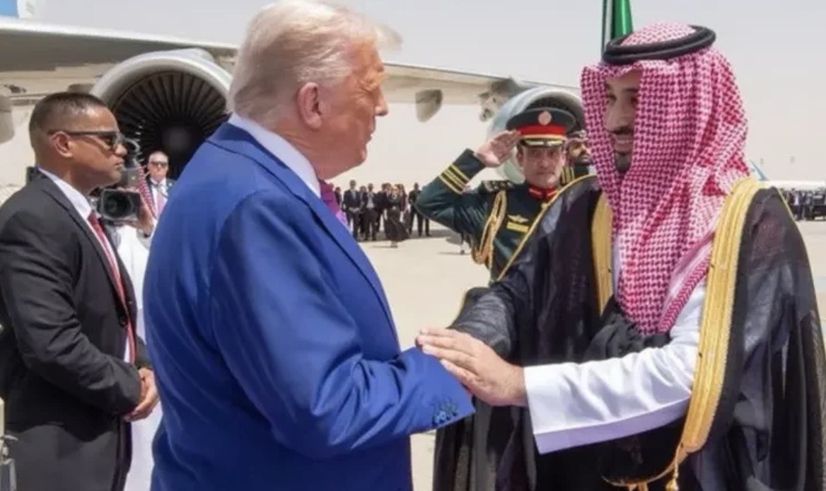 *بالصور: ترحيب رسمي بالرئيس ترامب في الرياض وانطلاق القمة السعودية-الأميركية في قصر اليمامة*