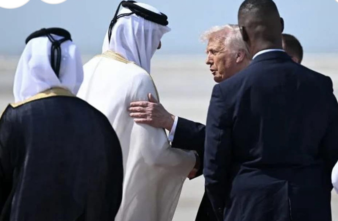 *أمير دولة قطر الشيخ تميم بن حمد آل ثاني يستقبل الرئيس الأميركي دونالد ترامب في الديوان الأميري القطري بالدوحة*