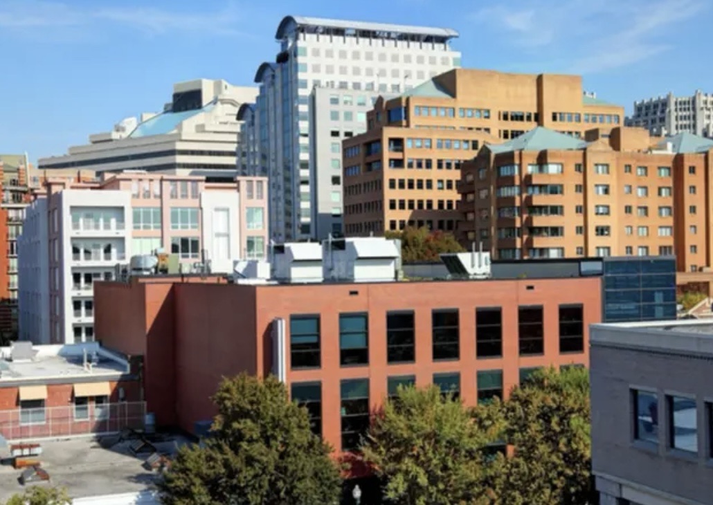 *نجاة “معجزة” لطفل سقط من الطابق الـ15 في ماريلاند تثير تساؤلات علمية*