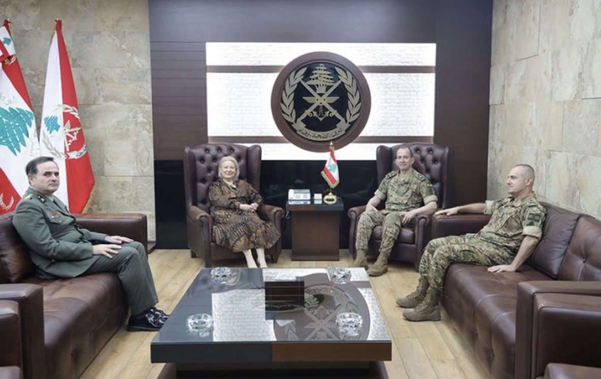 *استقبالات العماد قائد الجيش*