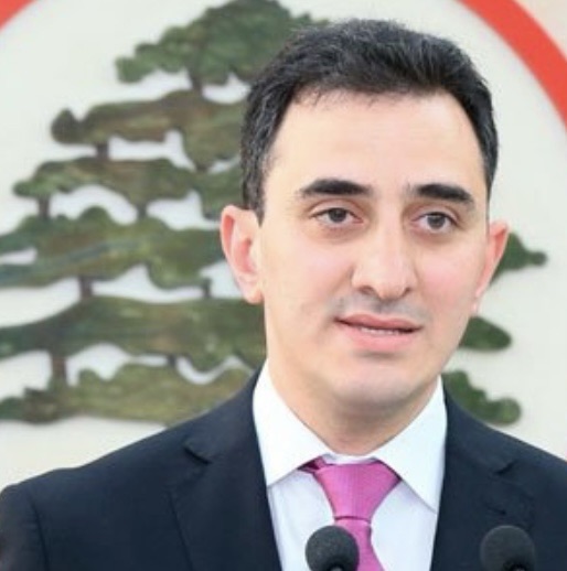 *رازي الحاج يحذّر من الترقيع المالي ويمتعض من زيادة أسعار المحروقات: لا لحلّ أزمة بخلق أخرى*