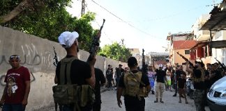 هل تفتح زيارة عباس الطريق لسحب السلاح^ الفلسطيني؟