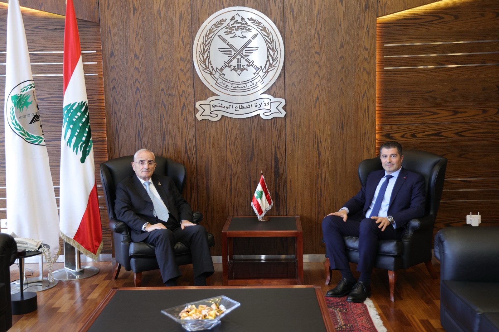 *وزير الدفاع عرض ملفات الإسكان وضبط الحدود واستقبل شخصيات سياسية وإدارية*