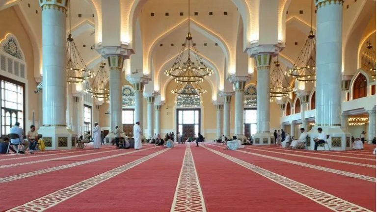 مسلّح يُعاني اضطرابات نفسية يقتَل 12 شخصاً داخل مسجد في اليمن!