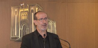 الموسوي: أرواحنا فدا الخامنئي